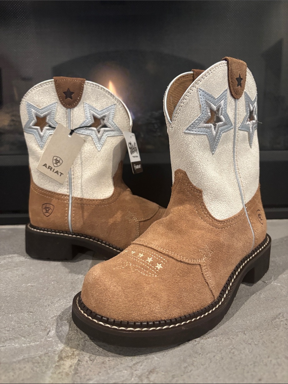 Ariat Fatbaby Heritage Star,Dark Tan Suede,Distressed Ivory,4LR,EVA sole,Western